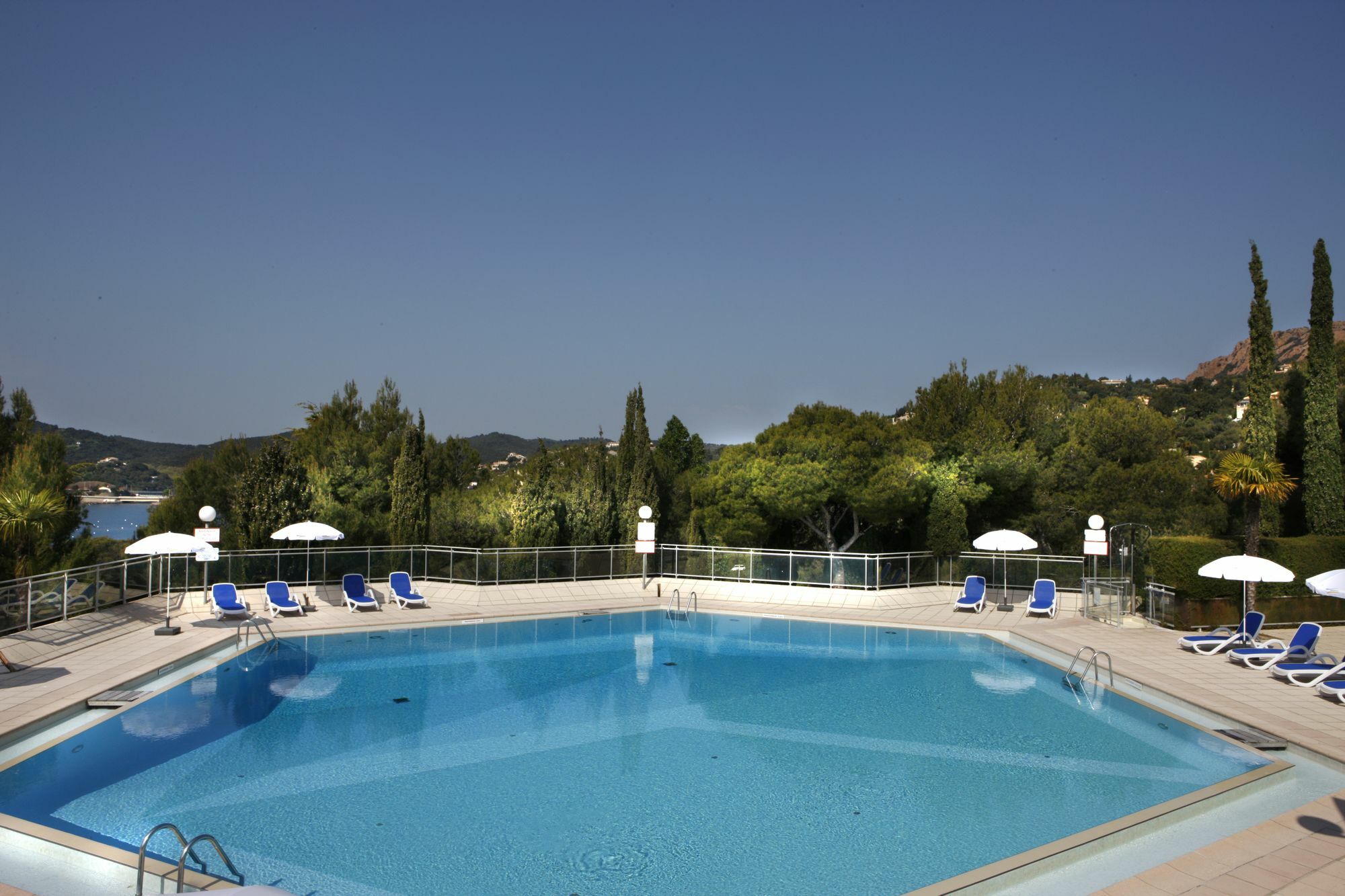 Village Club Les Mas De L'Esterel Saint-Raphaël Exteriör bild
